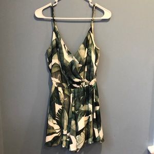 Show me your MuMu Palm tree leaf romper. Size small